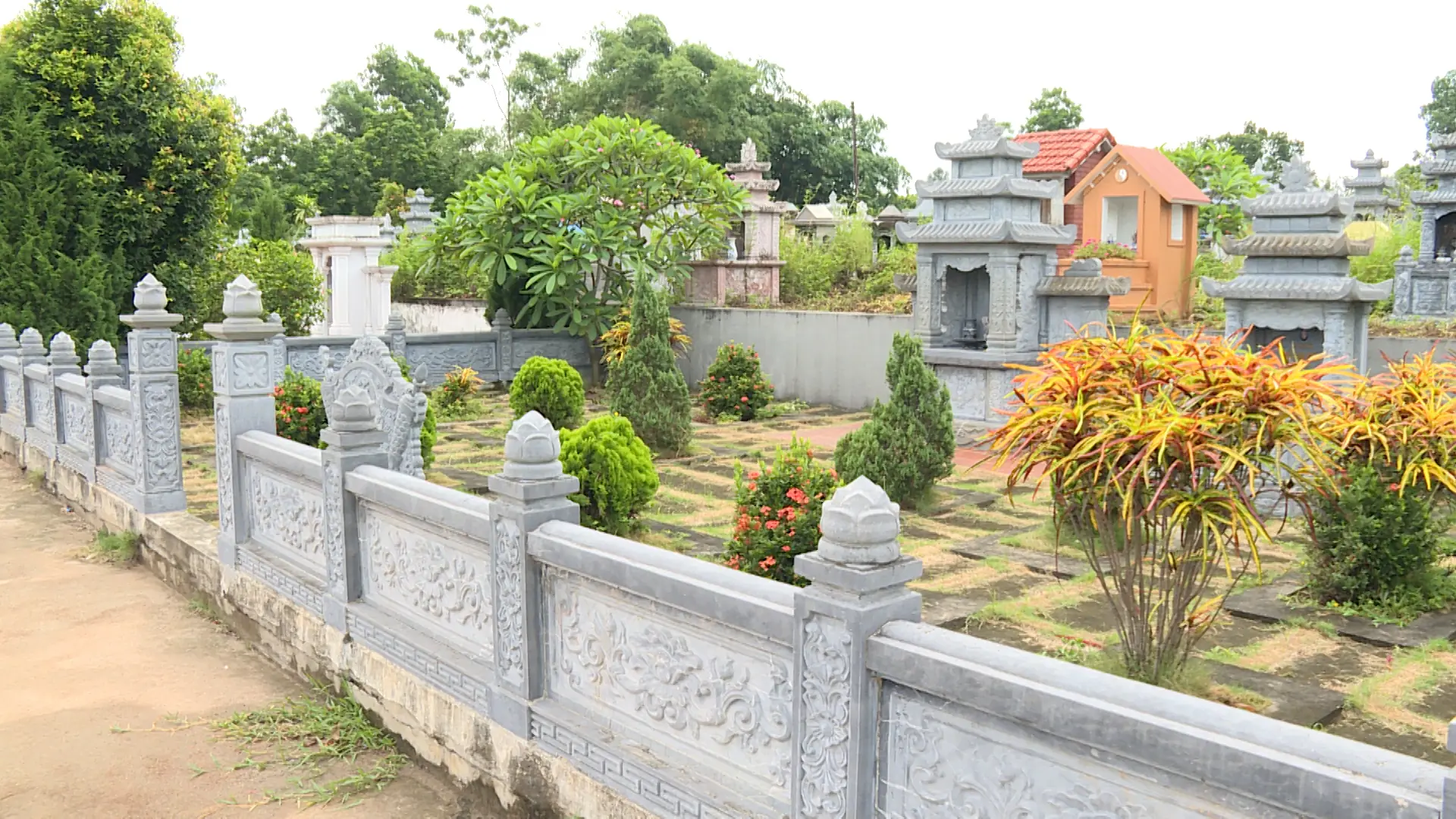 Có hay không việc phân lô tại nghĩa trang Xuân Khanh? | Hộp thư truyền hình | 09/08/2025